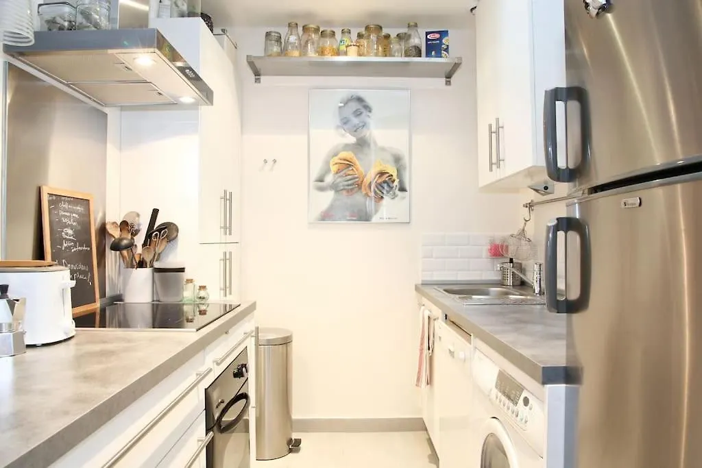 Paris Sous Les Toits Apartman 0*,