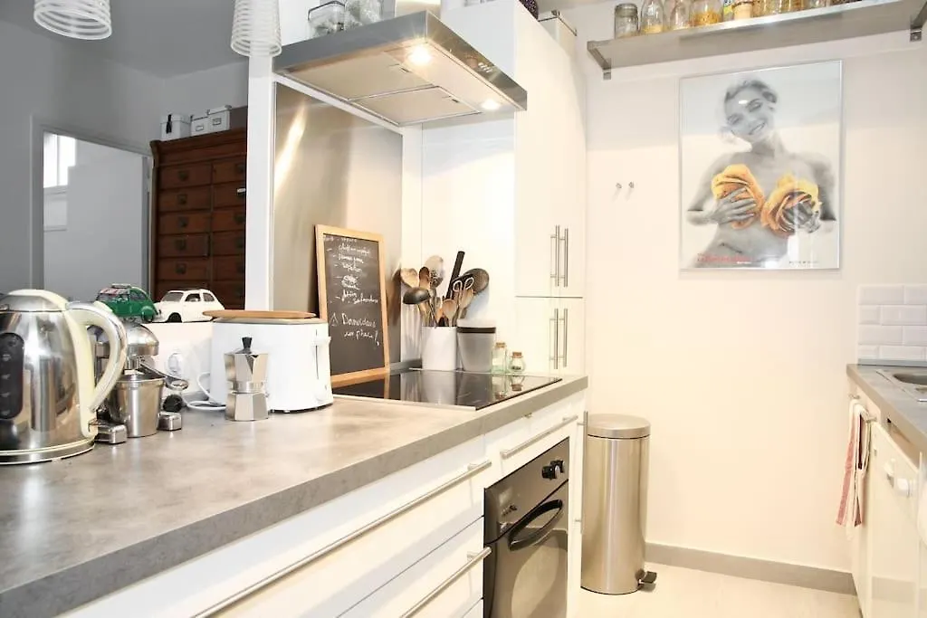 Paris Sous Les Toits Apartment