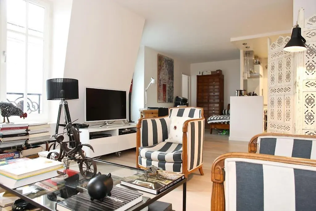 Paris Sous Les Toits Apartment France