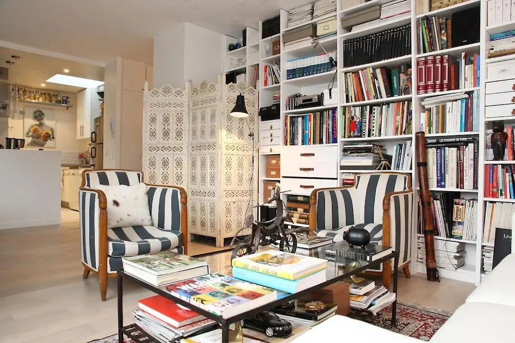 Paris Sous Les Toits Apartment